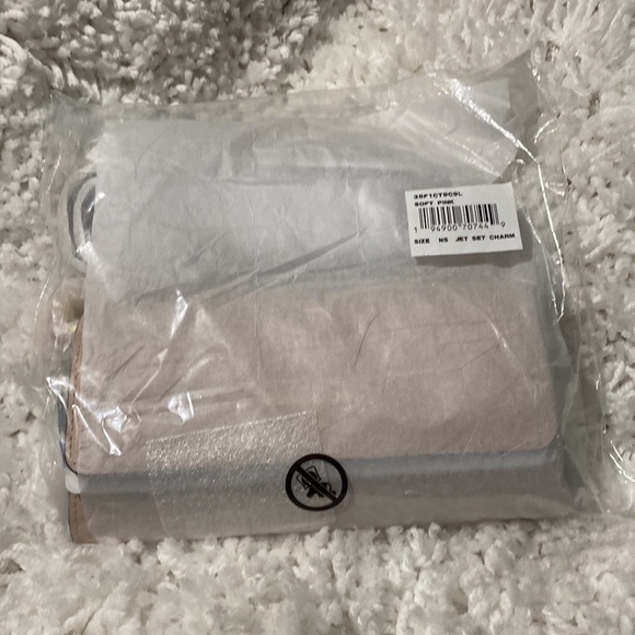 SMALL SAFFIANO LEATHER CONVERTIBLE CROSSBODY BAG - Picture 4 of 4